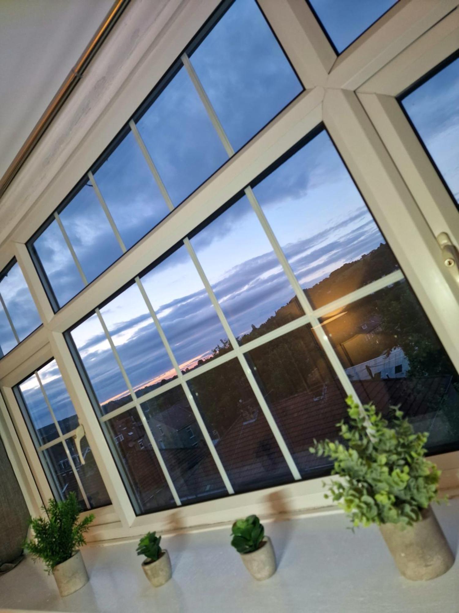 Stylish 4 Double Bedroom House In Bradford, Views Of Hillside And Parking Шипли Экстерьер фото