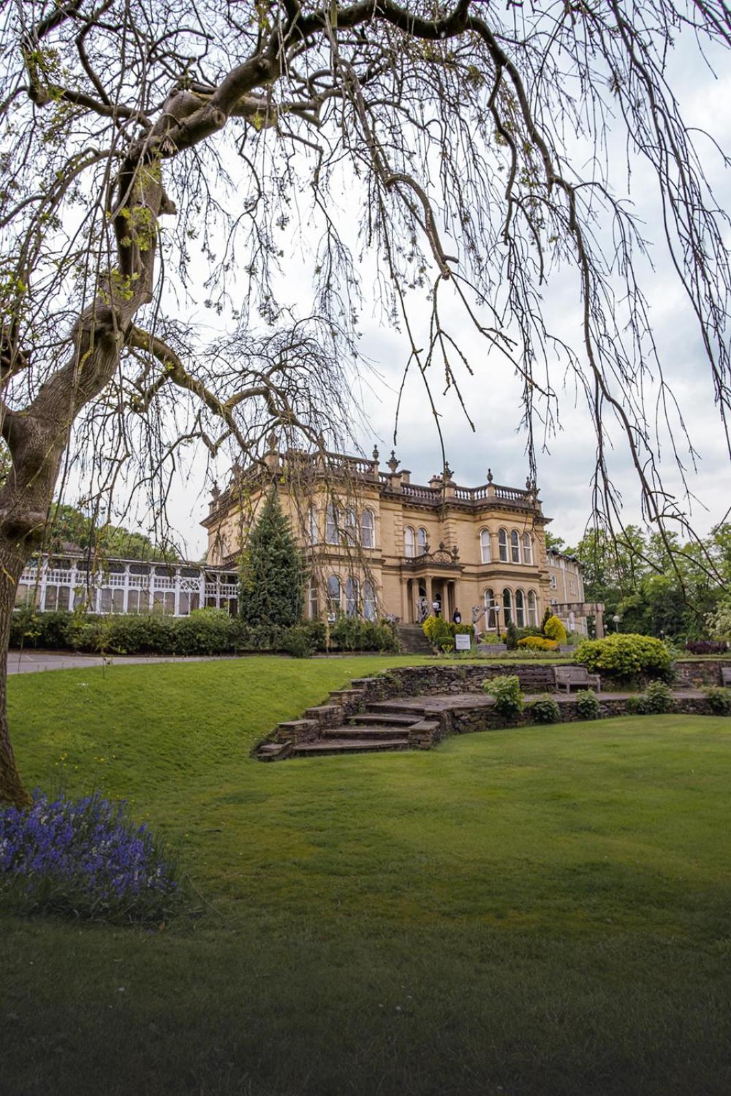 Stylish 4 Double Bedroom House In Bradford, Views Of Hillside And Parking Шипли Экстерьер фото